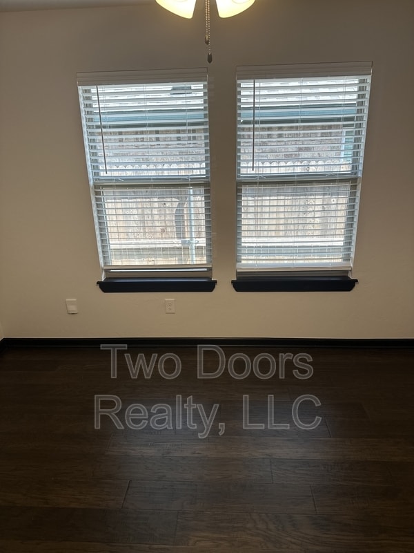 Building Photo - 2229 Roca Dr