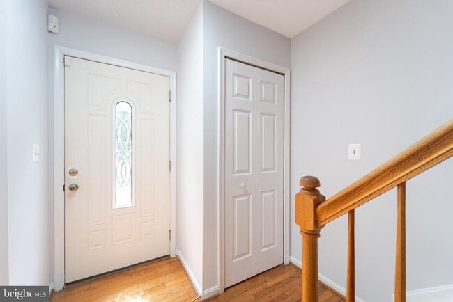 Building Photo - 413 Lakeview Ct