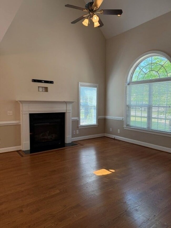 Building Photo - 4 Bed/2.5 Bath Home - Desirable Glen Laurel Subdivision - CBA School District