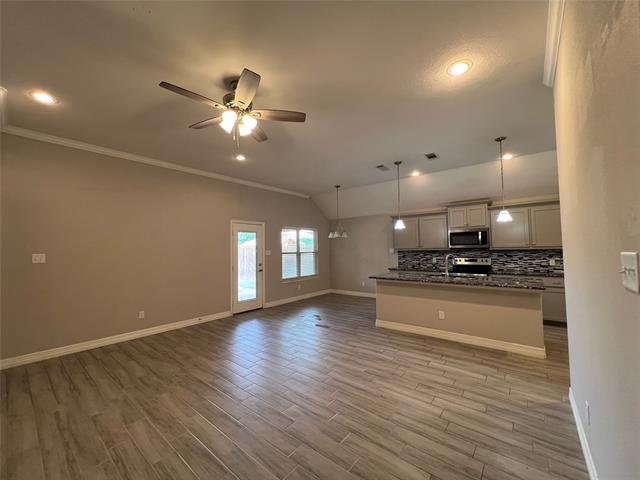 Building Photo - 148 Frank St