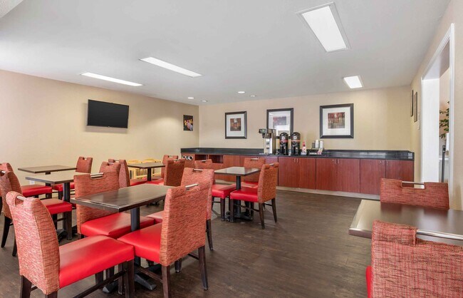 Building Photo - Furnished Studio-Indianapolis - Northwest - I-465
