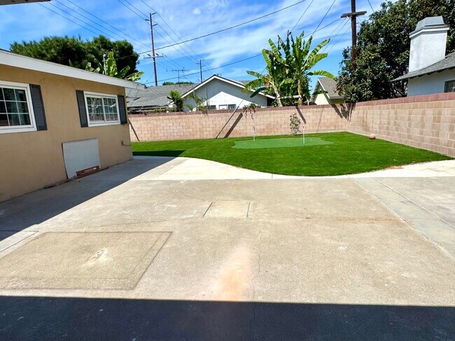 Building Photo - 15471 Salisbury Ln