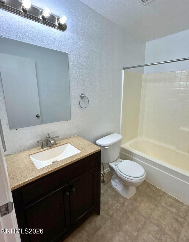 Building Photo - 986 Montero Dr