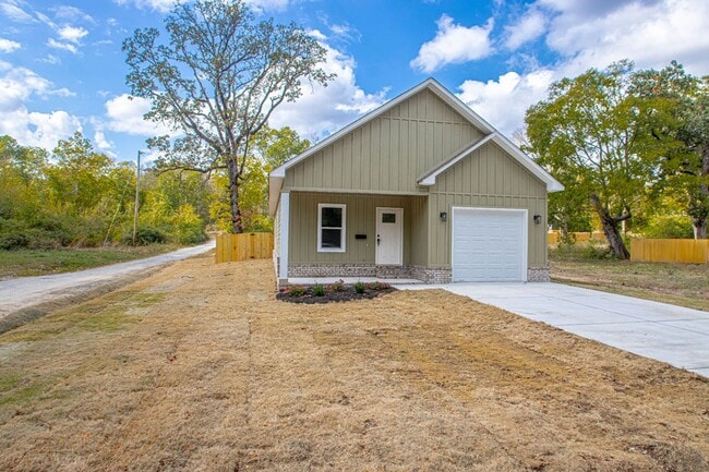 Building Photo - Move-In Ready New Construction Near Downtown & Hospitals!