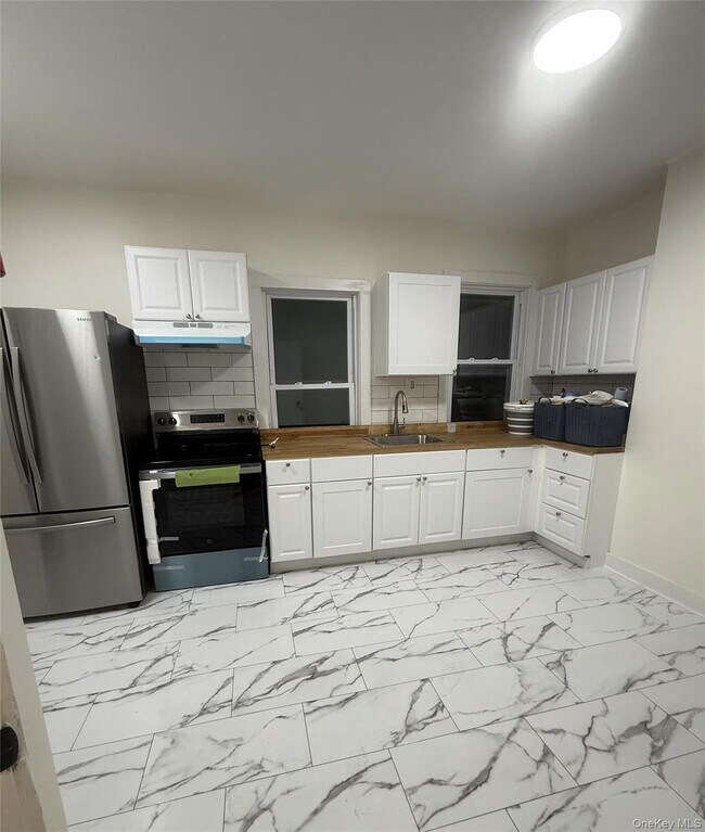 Building Photo - 89 S Cherry St