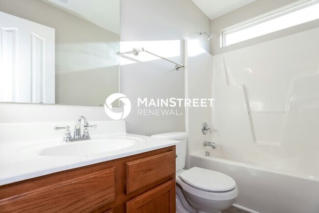 Building Photo - 4 Bedroom Pet-Friendly Home in Charlotte, NC with Main Street Renewal