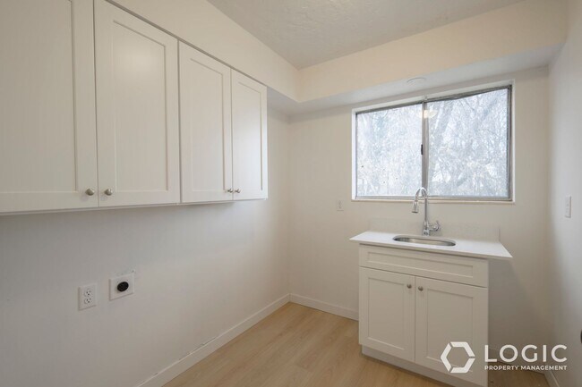 Building Photo - 3151 Quincy Ave