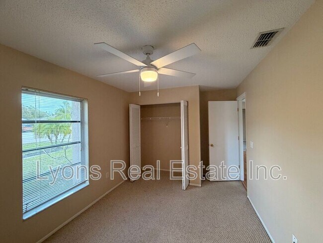 Building Photo - 25043 Palisade Rd