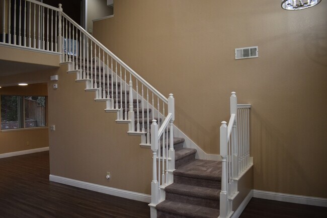 Building Photo - 924 Christy Ct