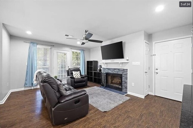 Building Photo - 614 Cypress Pointe St