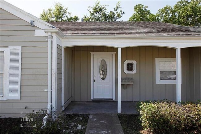 Building Photo - 3216 Avenue I