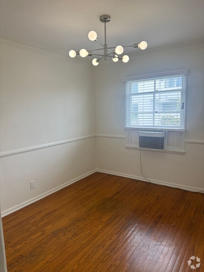 Building Photo - 8711 W Knl Dr