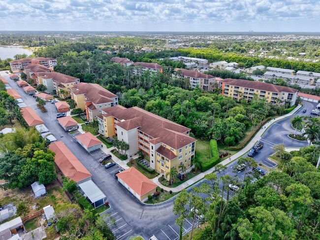 Building Photo - Seasonal 3-Bed First Floor Condo Rental in the Heart of Naples