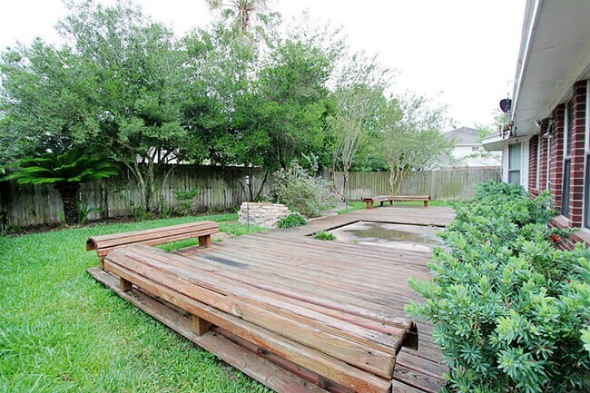 Building Photo - 523 High Meadows Dr