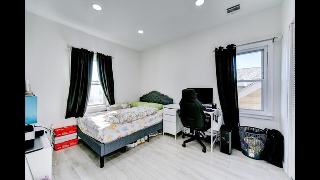 Building Photo - 1215 80th St