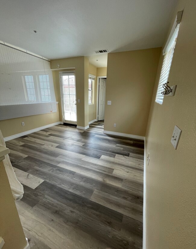 Building Photo - 2951 Vía Toscana