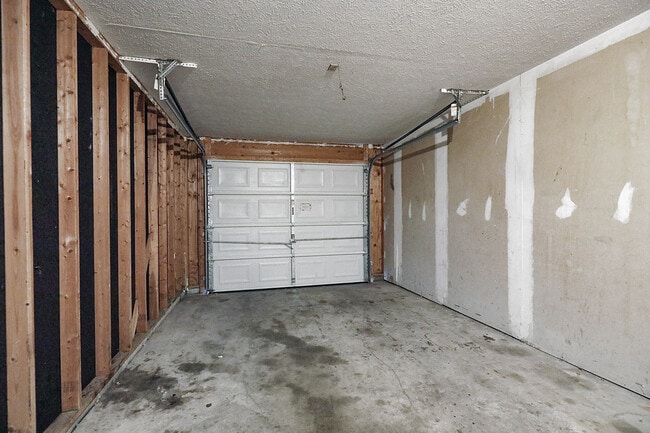 Building Photo - 3421 Portia St