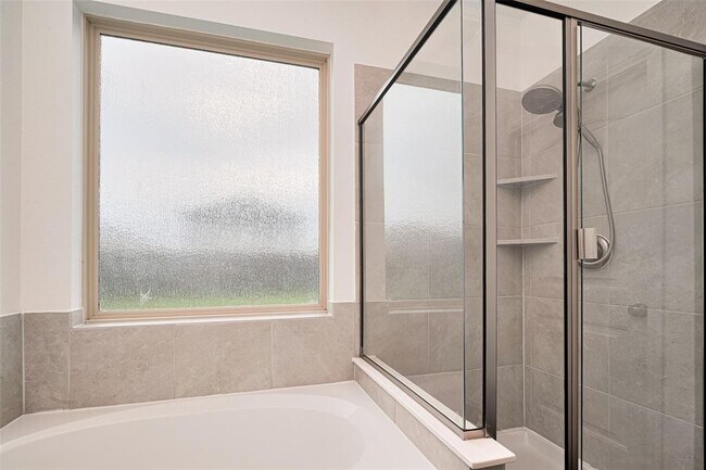 Building Photo - 18414 Hilltop Climb Dr