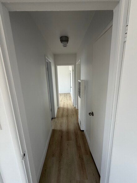 Building Photo - 478 S San Vicente Blvd
