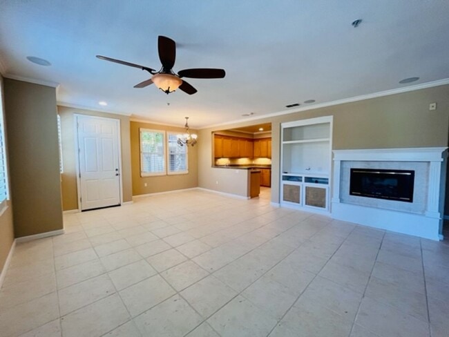 Building Photo - Beautiful 3BD/3BA, Two-Story Corner Unit C...