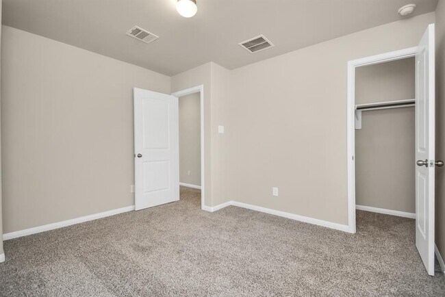 Building Photo - 2260 Raider Dr