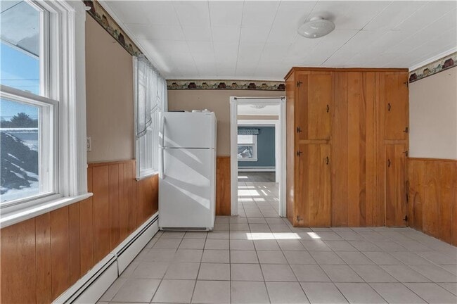 Building Photo - 1070 Main St