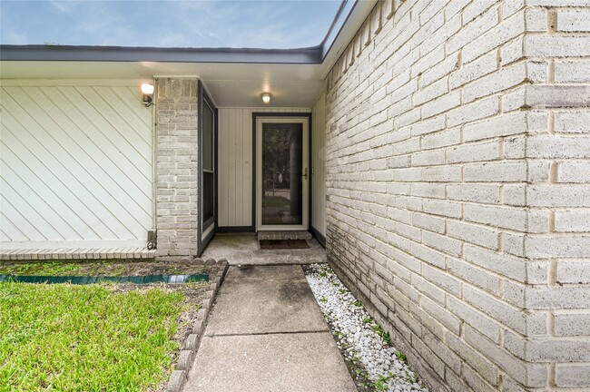 Building Photo - 2630 Hollymist Dr