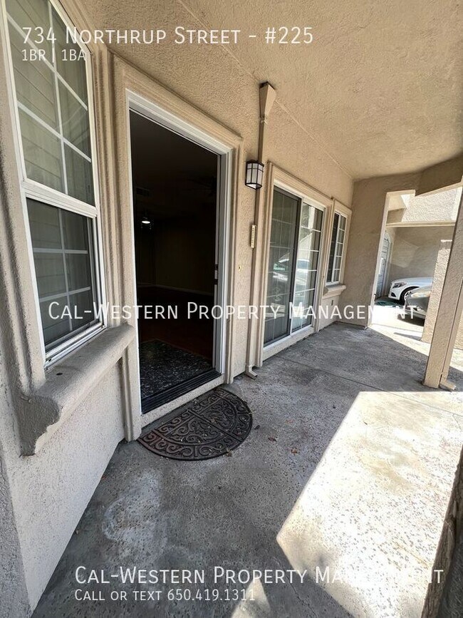 Building Photo - 734 Northrup St