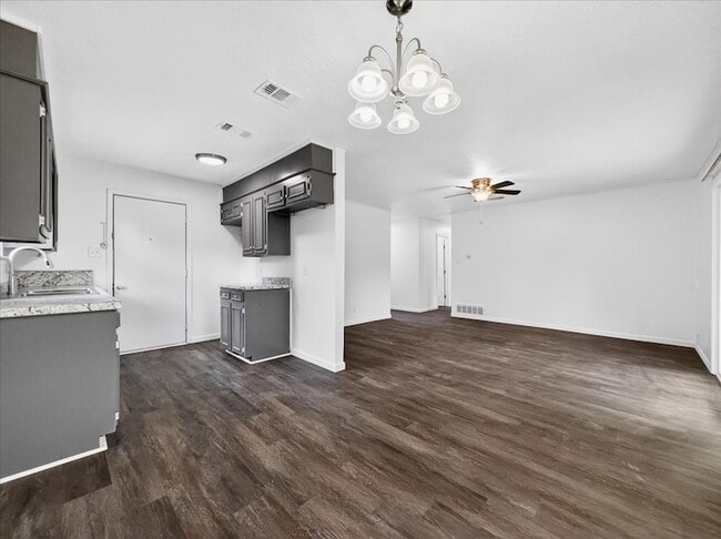 Building Photo - 2521 Putnam St