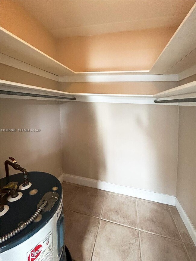 Building Photo - 715 NE 6th St