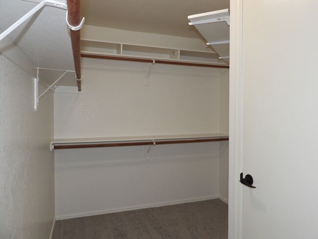 Building Photo - THIS HOME IS FOR LEASE UNTIL 8/31/2026 SHORT TERM.