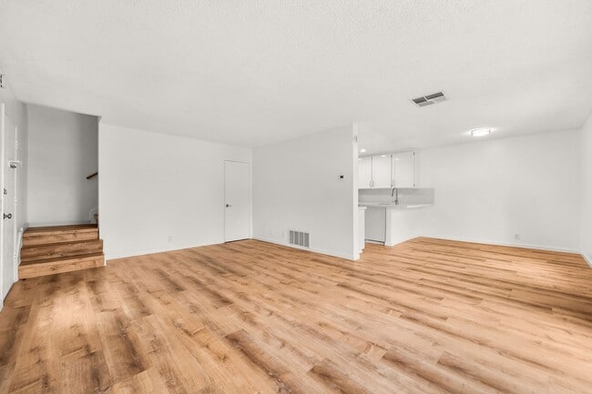 Building Photo - Fully Renovated 3-Bedroom Home in the South Bay Townhomes Community!
