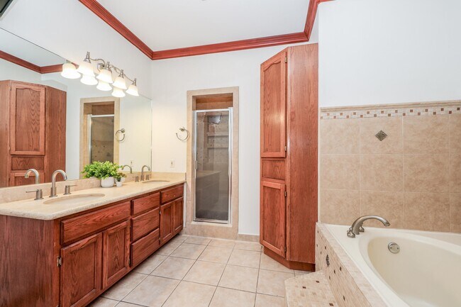 Building Photo - 6514 Grande Bay