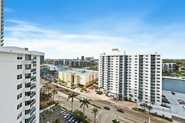 Building Photo - 3001 S Ocean Dr