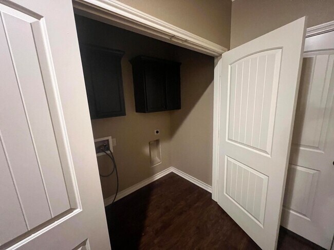 Building Photo - 10509 Quinton Ave