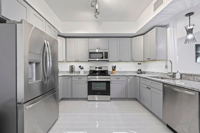 Building Photo - 605 Kemp St