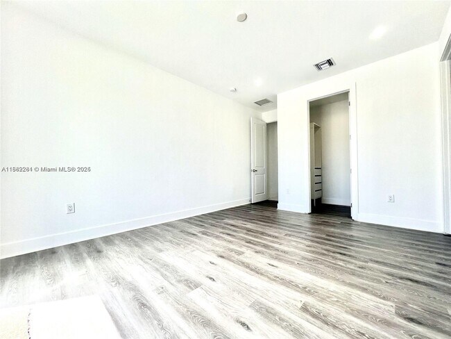 Building Photo - 1602 Hayes St