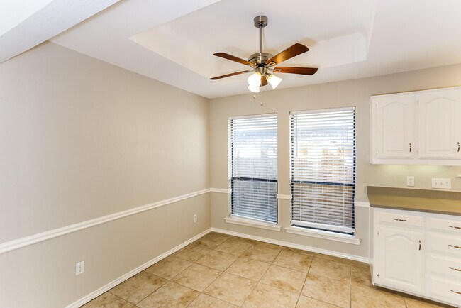 Building Photo - 3309 Sara Dr