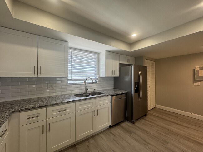 Building Photo - 302 Parkside Dr