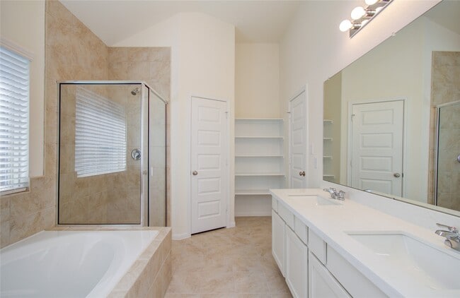 Building Photo - 8414 Beacon Bay Cir