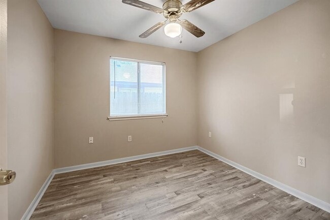 Building Photo - 7320 Muffin Dr