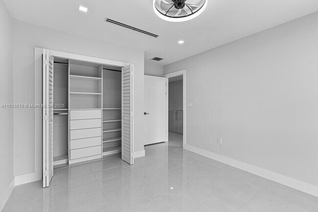 Building Photo - 320 Florida Blvd