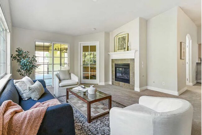 Building Photo - Adorable two bed two bath condo with office! 2 WEEKS FREE WITH LEASE SIGNED BY 6/30/2026