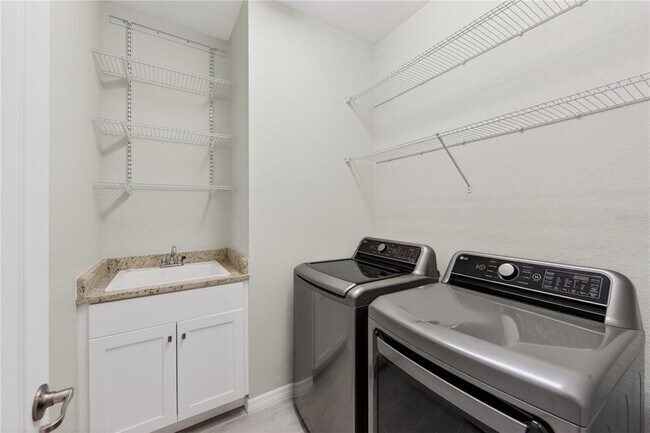 Building Photo - 5119 Tobermory Way