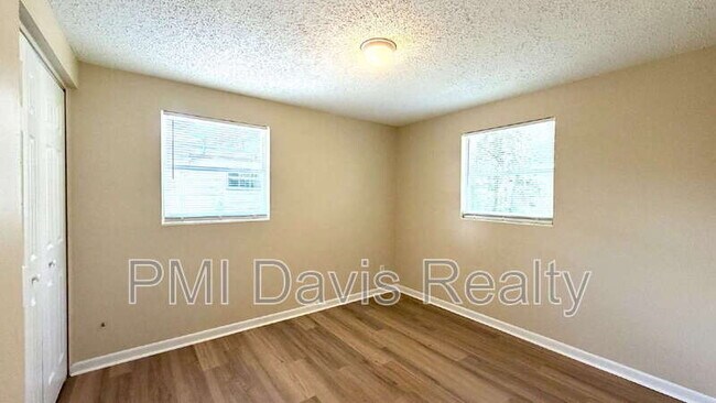 Building Photo - 10726 Merida Dr