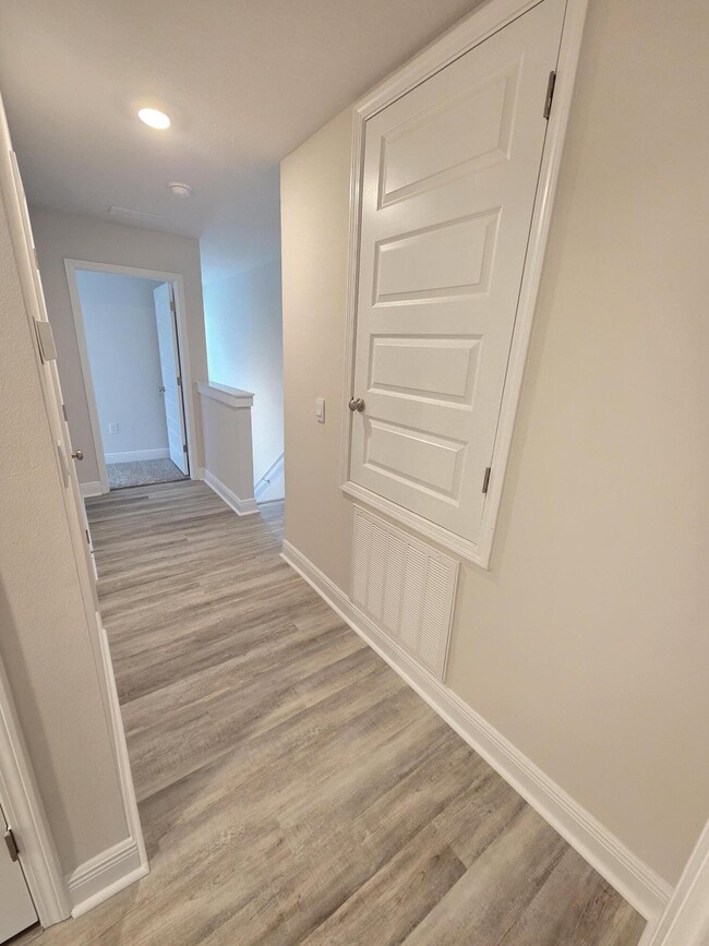 Building Photo - 1030 McLaren Cir