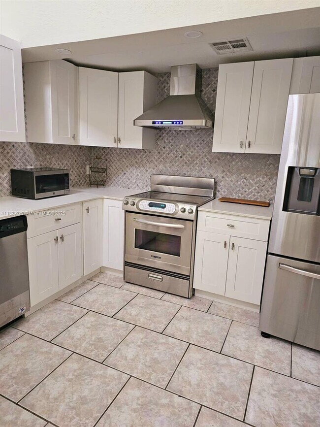 Building Photo - 220 SW 68th Ave