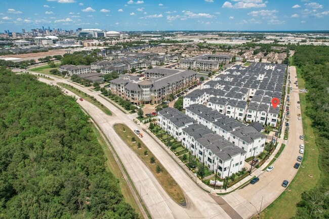 Building Photo - 2812 Grand Fountains Dr