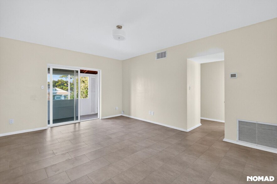 Building Photo - 3150 Pinellas Point Dr S