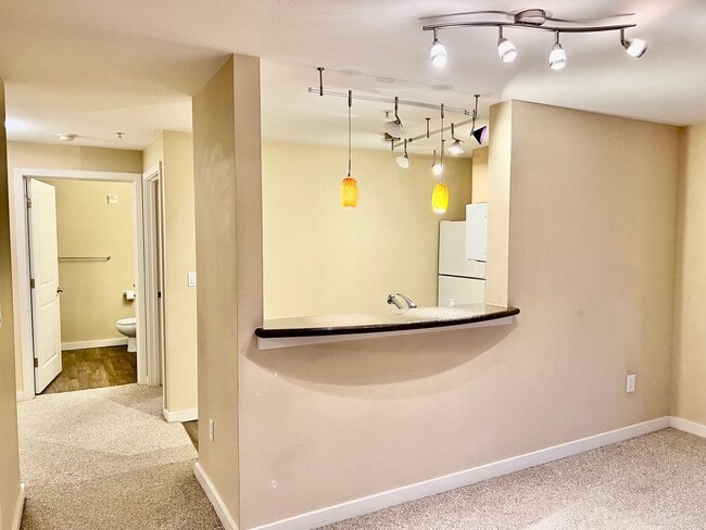 Building Photo - Spacious 2 Bedroom Condo at the Tobira – Central Location